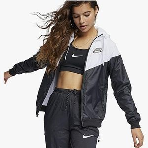 Nike Windrunner Colorblock. White and black. Size S.